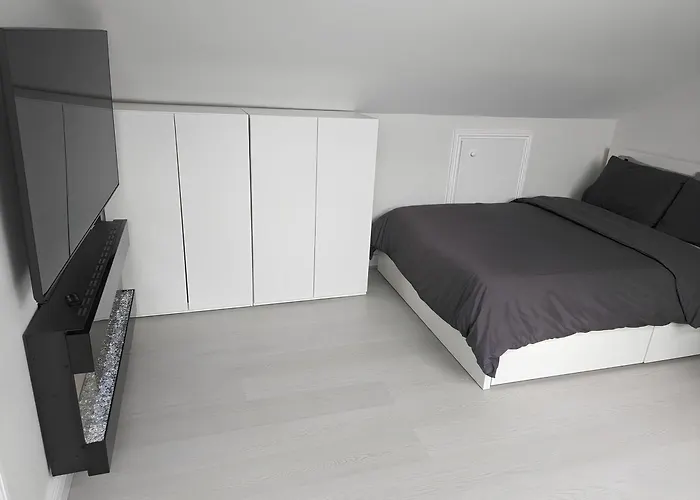 New House, Private Rooms In A Peaceful Neighborhood